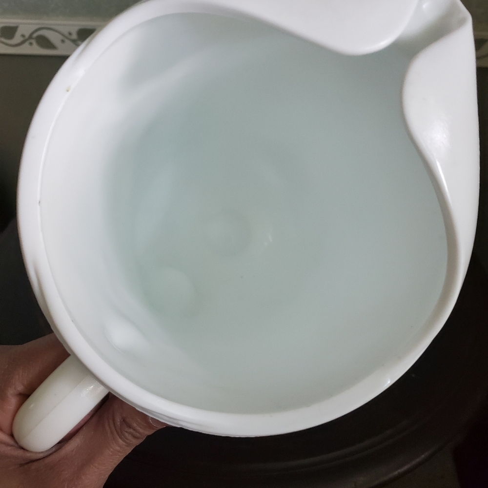 Vintage White Indiana Milk Glass Pitcher - Picture 6 of 8